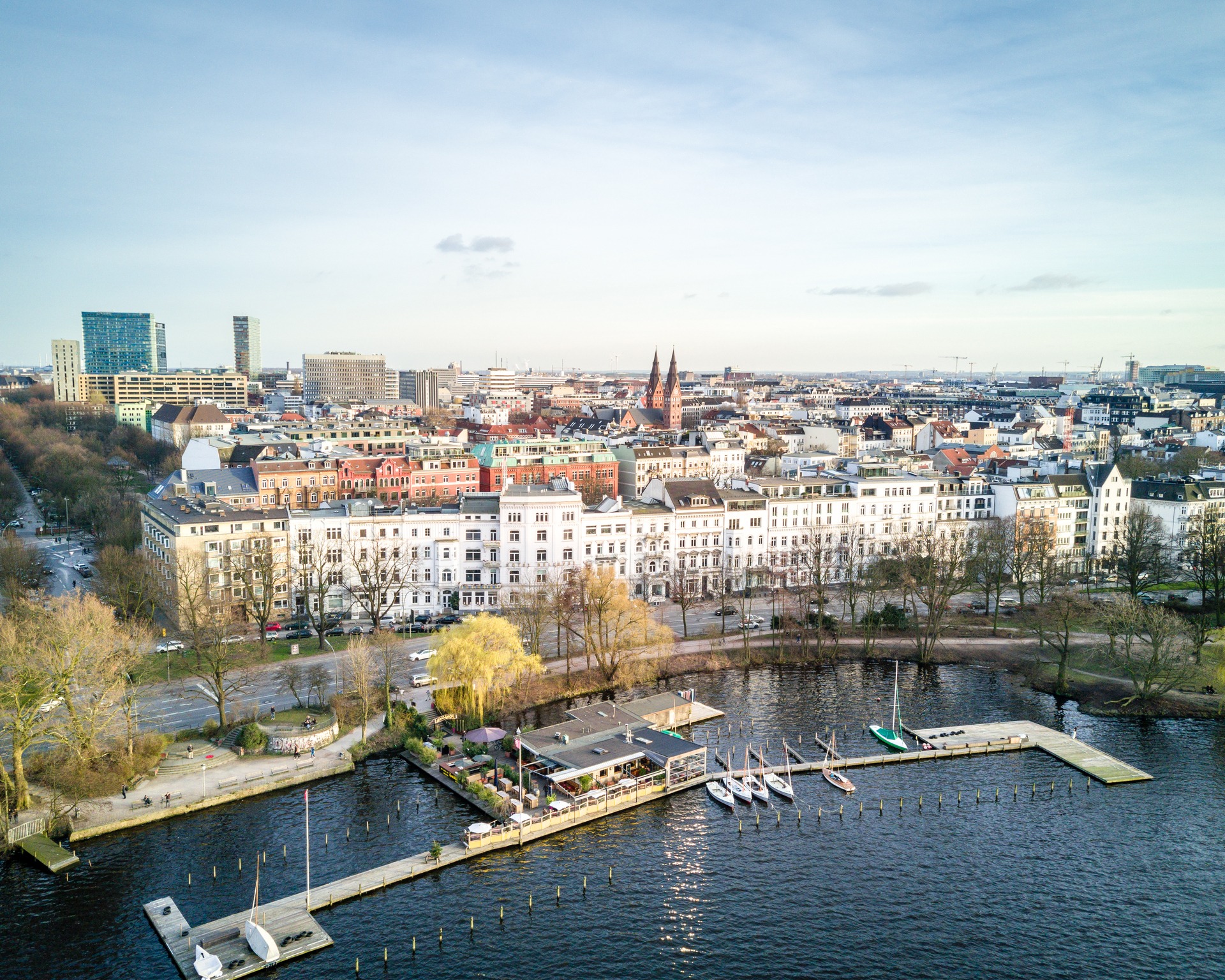 Blick auf das Hotel Bellevue und die Strasse "An der Alster" in Hamburg Aussenalster Hamburg Hotel Bellevue